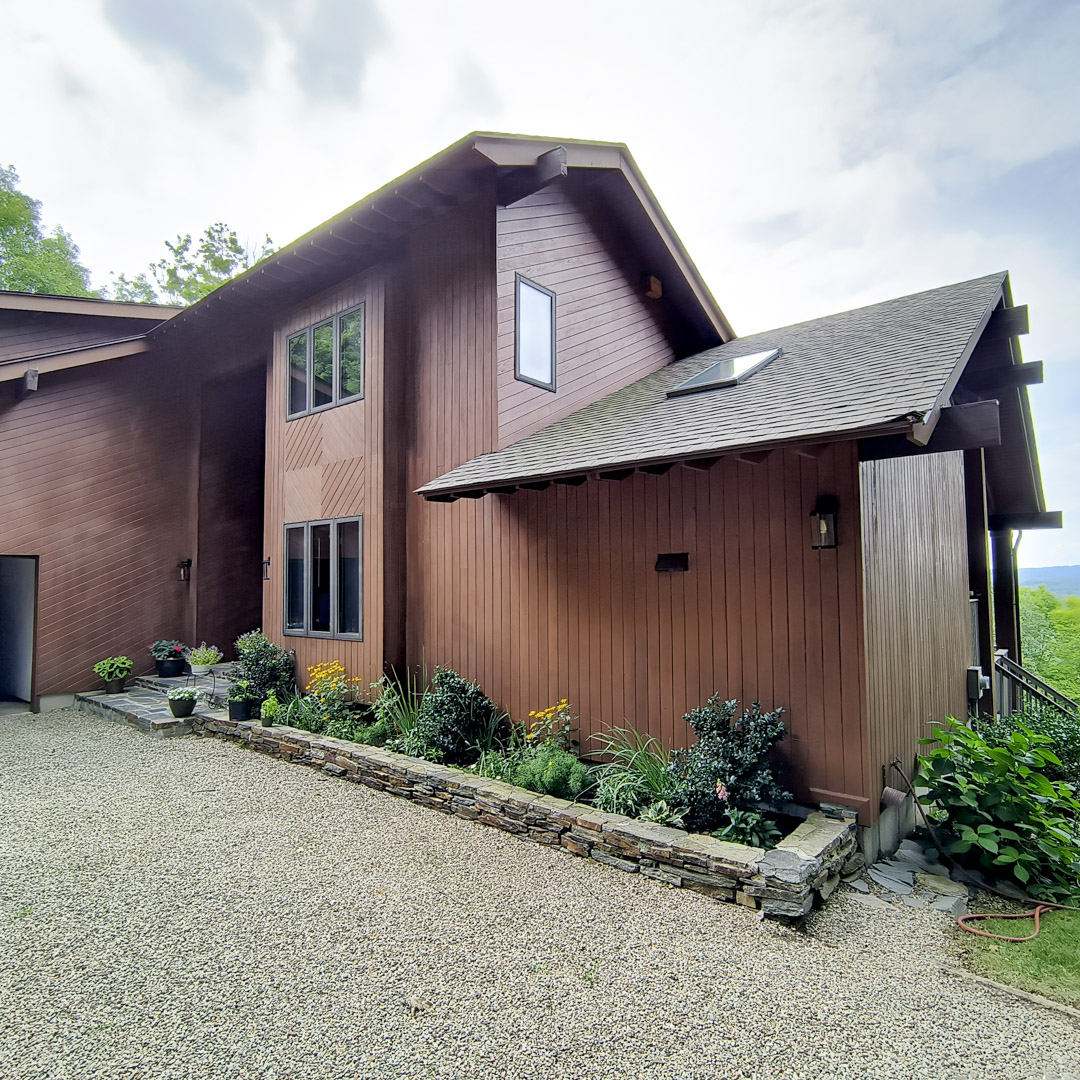 Repainting home exteriors in Windsor, CT